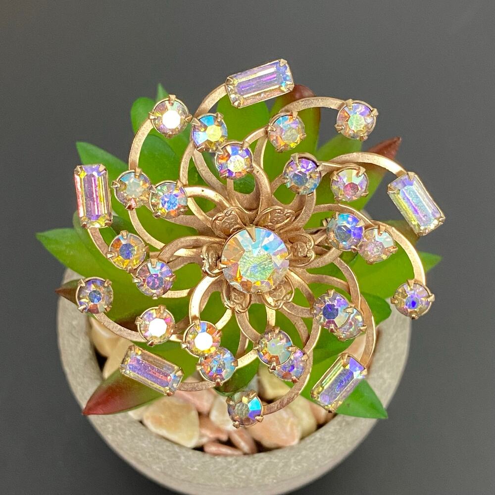 Vintage 50s Aurora Borealis Rhinestone Pin / Starburst Brooch – Gold Tone